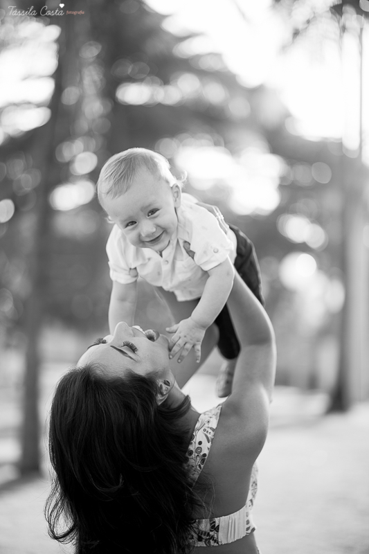 Ensaio fotográfico realizado na Ilha do Frade, família super especial, bebê Níkolas lindo, fotos muito divertidas, tarde de fotos feliz em Vitória ES, fotografia de Tássila Costa, família especial que fotogr