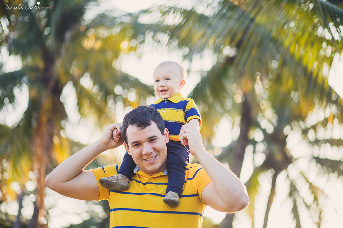 Ensaio fotográfico realizado na Ilha do Frade, família super especial, bebê Níkolas lindo, fotos muito divertidas, tarde de fotos feliz em Vitória ES, fotografia de Tássila Costa, família especial que fotogr