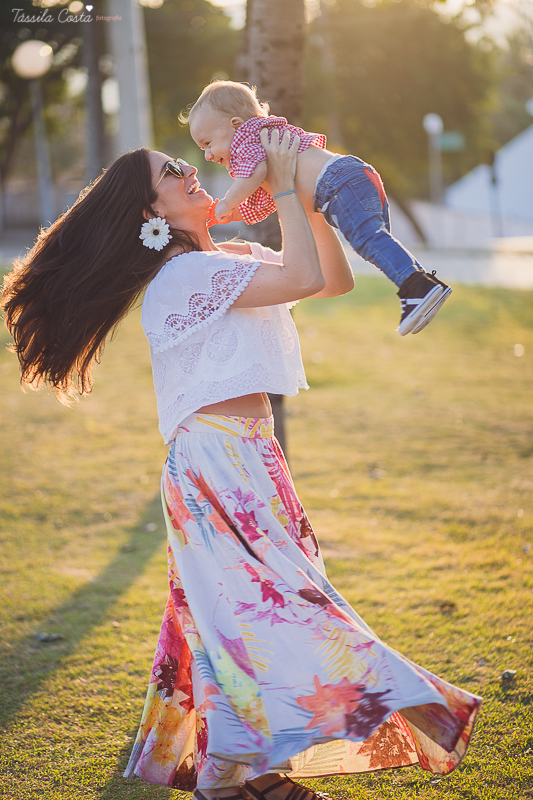 Ensaio fotográfico realizado na Ilha do Frade, família super especial, bebê Níkolas lindo, fotos muito divertidas, tarde de fotos feliz em Vitória ES, fotografia de Tássila Costa, família especial que fotogr
