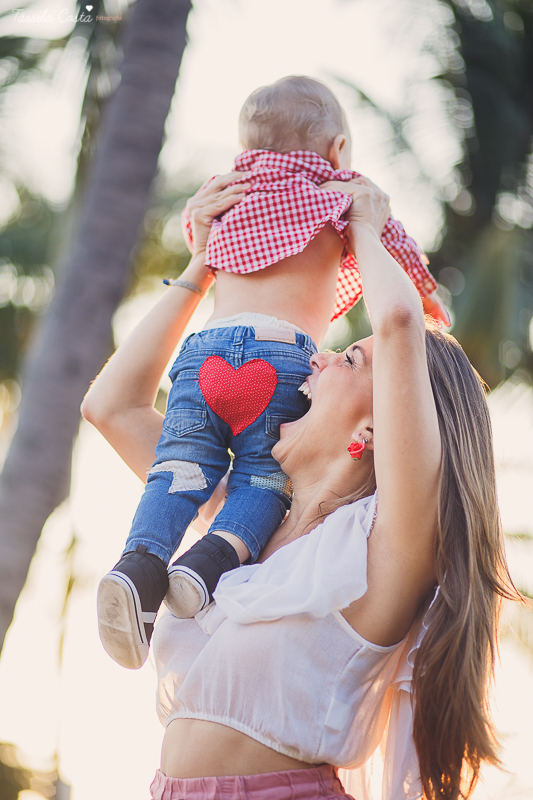 Ensaio fotográfico realizado na Ilha do Frade, família super especial, bebê Níkolas lindo, fotos muito divertidas, tarde de fotos feliz em Vitória ES, fotografia de Tássila Costa, família especial que fotogr
