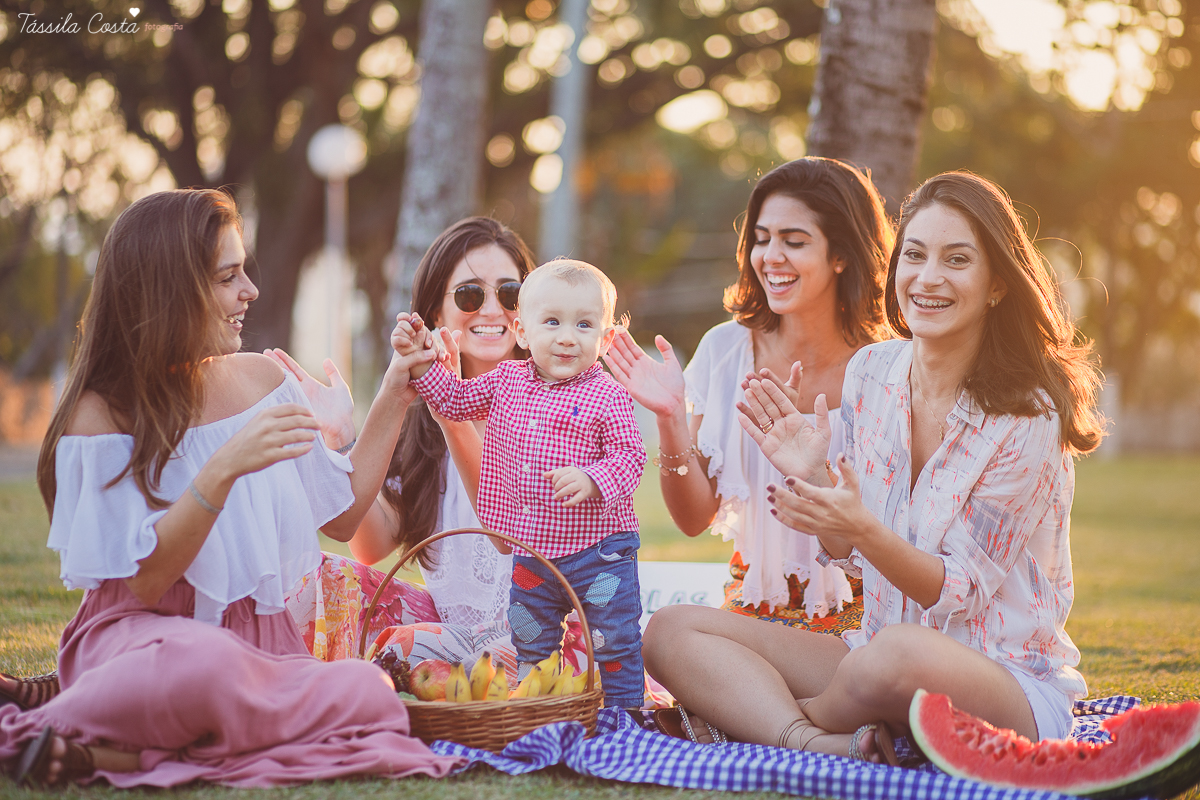 Ensaio fotográfico realizado na Ilha do Frade, família super especial, bebê Níkolas lindo, fotos muito divertidas, tarde de fotos feliz em Vitória ES, fotografia de Tássila Costa, família especial que fotogr