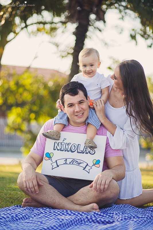 Ensaio fotográfico realizado na Ilha do Frade, família super especial, bebê Níkolas lindo, fotos muito divertidas, tarde de fotos feliz em Vitória ES, fotografia de Tássila Costa, família especial que fotogr