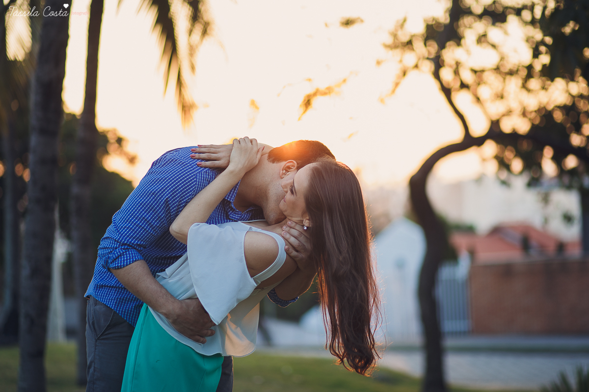 Ensaio fotográfico realizado na Ilha do Frade, família super especial, bebê Níkolas lindo, fotos muito divertidas, tarde de fotos feliz em Vitória ES, fotografia de Tássila Costa, família especial que fotogr