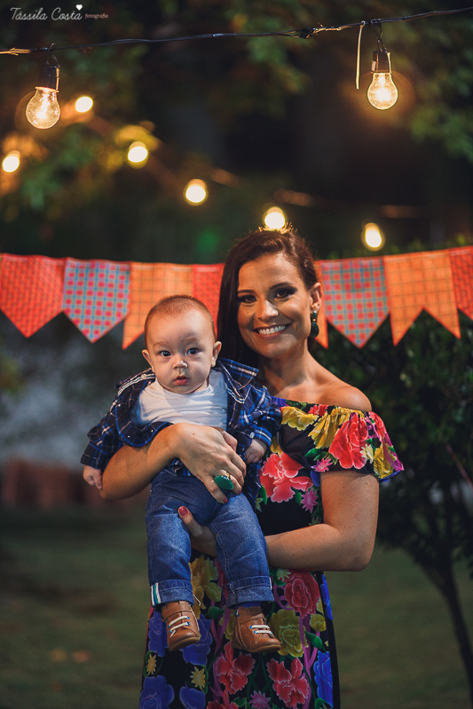 festa de adulto no tema festa junina, dia de são joão, em Vila Velha es, aniversariante Jéssica Scarpi, evento lindo, aniversário em família no condomínio do prédio, fotos pra vida, recordação
