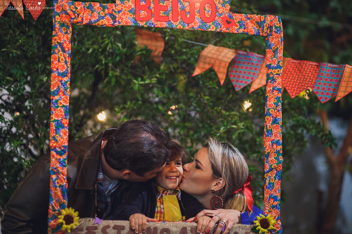 festa de adulto no tema festa junina, dia de são joão, em Vila Velha es, aniversariante Jéssica Scarpi, evento lindo, aniversário em família no condomínio do prédio, fotos pra vida, recordação