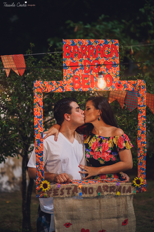 festa de adulto no tema festa junina, dia de são joão, em Vila Velha es, aniversariante Jéssica Scarpi, evento lindo, aniversário em família no condomínio do prédio, fotos pra vida, recordação