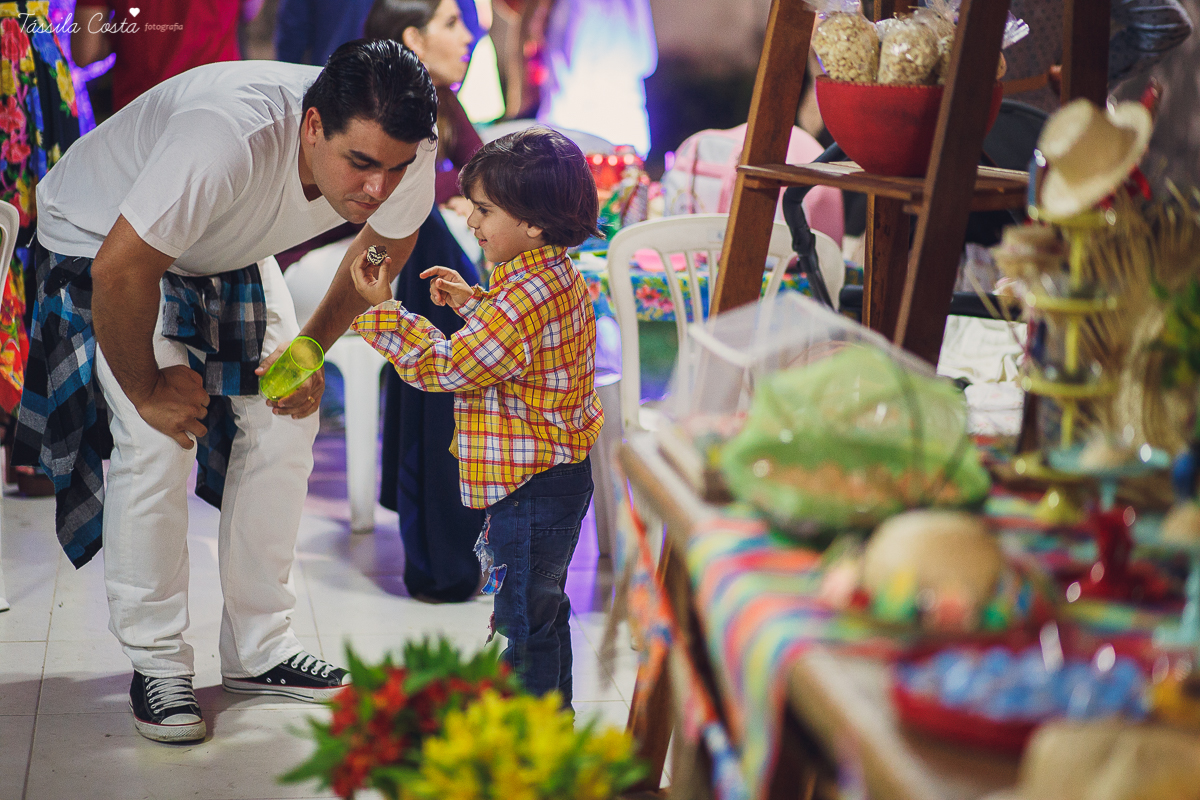festa de adulto no tema festa junina, dia de são joão, em Vila Velha es, aniversariante Jéssica Scarpi, evento lindo, aniversário em família no condomínio do prédio, fotos pra vida, recordação