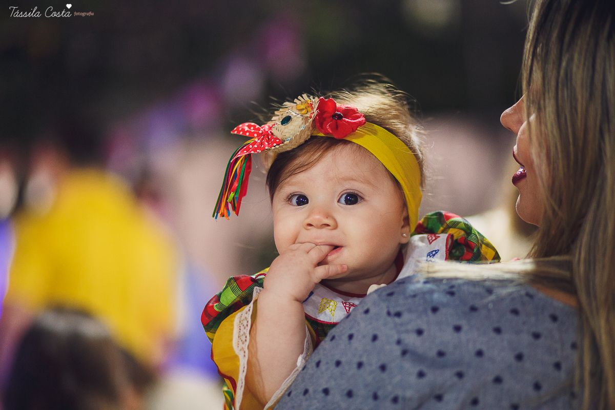 festa de adulto no tema festa junina, dia de são joão, em Vila Velha es, aniversariante Jéssica Scarpi, evento lindo, aniversário em família no condomínio do prédio, fotos pra vida, recordação
