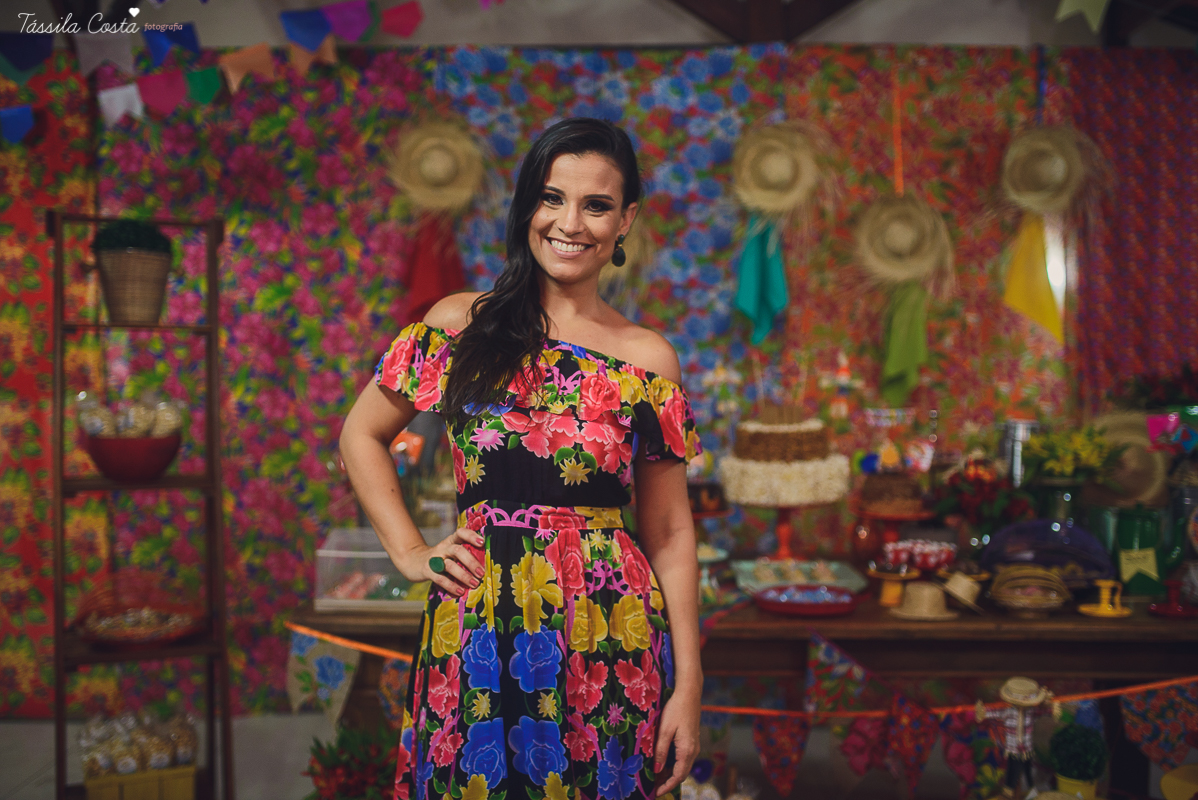 festa de adulto no tema festa junina, dia de são joão, em Vila Velha es, aniversariante Jéssica Scarpi, evento lindo, aniversário em família no condomínio do prédio, fotos pra vida, recordação