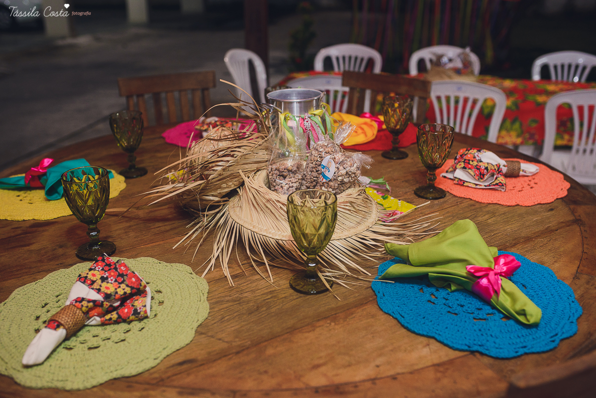 festa de adulto no tema festa junina, dia de são joão, em Vila Velha es, aniversariante Jéssica Scarpi, evento lindo, aniversário em família no condomínio do prédio, fotos pra vida, recordação