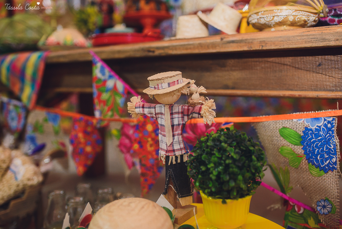 festa de adulto no tema festa junina, dia de são joão, em Vila Velha es, aniversariante Jéssica Scarpi, evento lindo, aniversário em família no condomínio do prédio, fotos pra vida, recordação