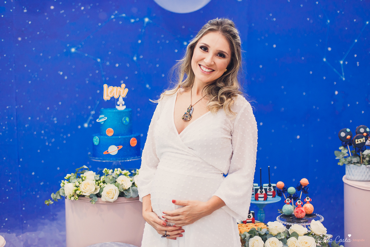 chá de bebê super diferente, da blogueira Thanandra, mãe do josé e levi, mãe de dois, chá de bebê todo azul, tema universo, tema constelação, fotografia de chá de bebê em vitória, ideia para chá de bebê super diferente, tássila costa fotografia 