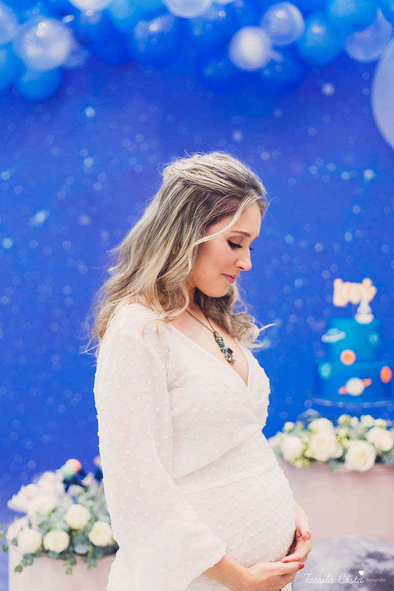 chá de bebê super diferente, da blogueira Thanandra, mãe do josé e levi, mãe de dois, chá de bebê todo azul, tema universo, tema constelação, fotografia de chá de bebê em vitória, ideia para chá de bebê super diferente, tássila costa fotografia 