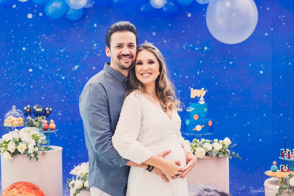 chá de bebê super diferente, da blogueira Thanandra, mãe do josé e levi, mãe de dois, chá de bebê todo azul, tema universo, tema constelação, fotografia de chá de bebê em vitória, ideia para chá de bebê super diferente, tássila costa fotografia 