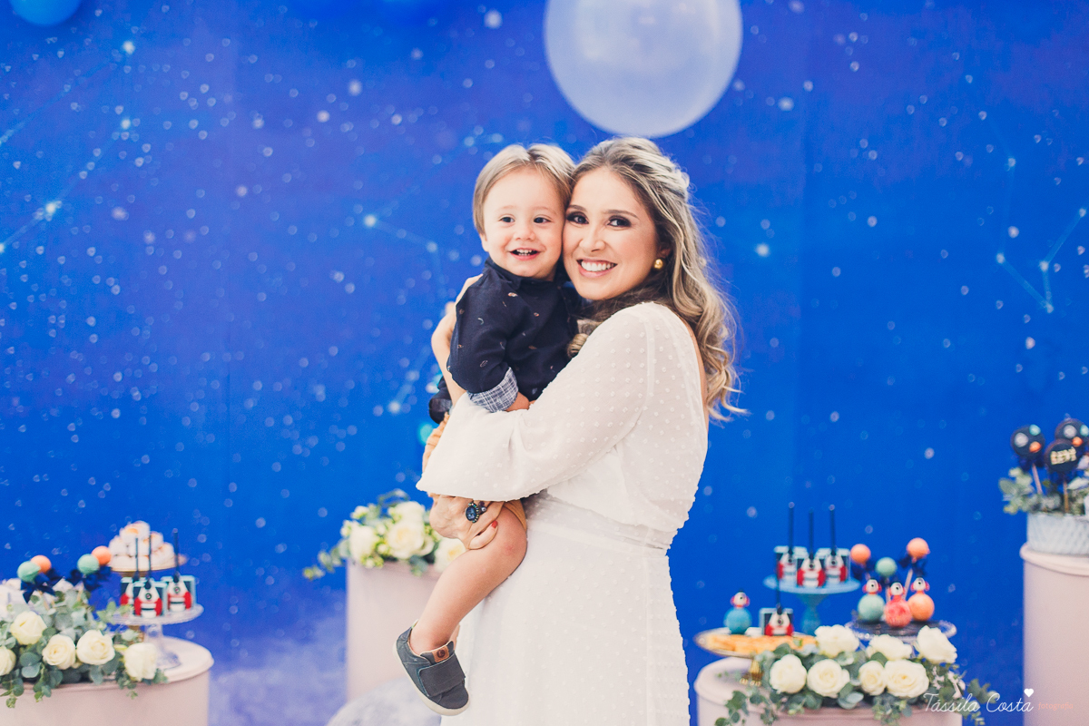 chá de bebê super diferente, da blogueira Thanandra, mãe do josé e levi, mãe de dois, chá de bebê todo azul, tema universo, tema constelação, fotografia de chá de bebê em vitória, ideia para chá de bebê super diferente, tássila costa fotografia 