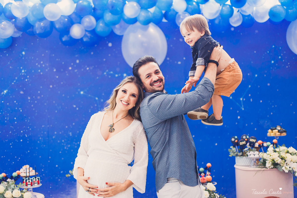 chá de bebê super diferente, da blogueira Thanandra, mãe do josé e levi, mãe de dois, chá de bebê todo azul, tema universo, tema constelação, fotografia de chá de bebê em vitória, ideia para chá de bebê super diferente, tássila costa fotografia 