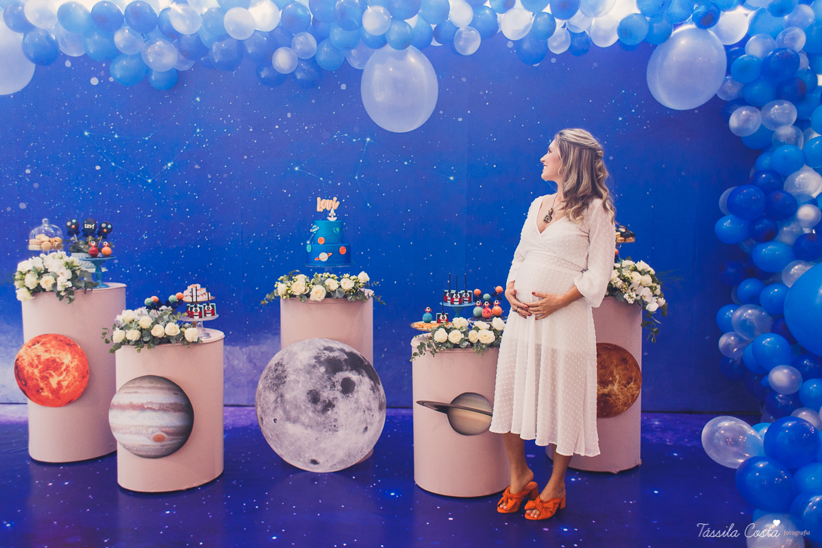chá de bebê super diferente, da blogueira Thanandra, mãe do josé e levi, mãe de dois, chá de bebê todo azul, tema universo, tema constelação, fotografia de chá de bebê em vitória, ideia para chá de bebê super diferente, tássila costa fotografia 