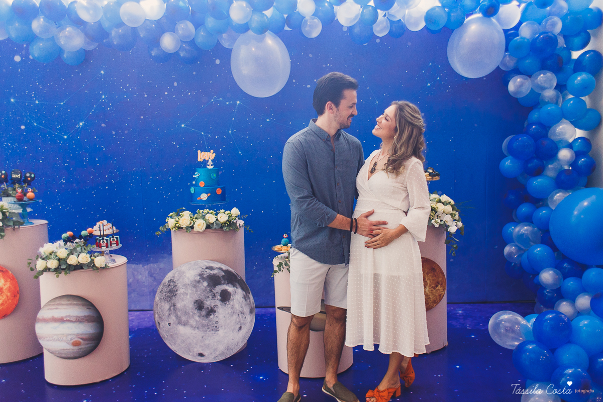 chá de bebê super diferente, da blogueira Thanandra, mãe do josé e levi, mãe de dois, chá de bebê todo azul, tema universo, tema constelação, fotografia de chá de bebê em vitória, ideia para chá de bebê super diferente, tássila costa fotografia 