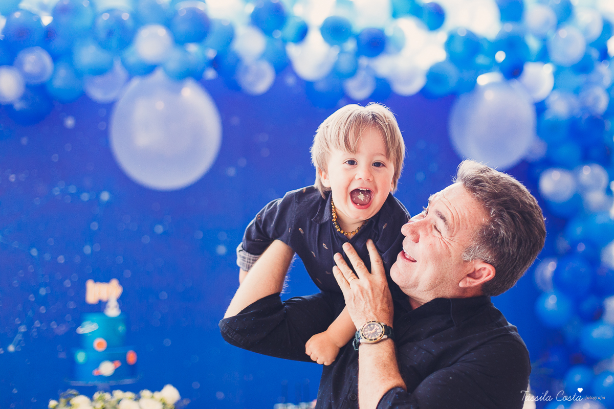 chá de bebê super diferente, da blogueira Thanandra, mãe do josé e levi, mãe de dois, chá de bebê todo azul, tema universo, tema constelação, fotografia de chá de bebê em vitória, ideia para chá de bebê super diferente, tássila costa fotografia 