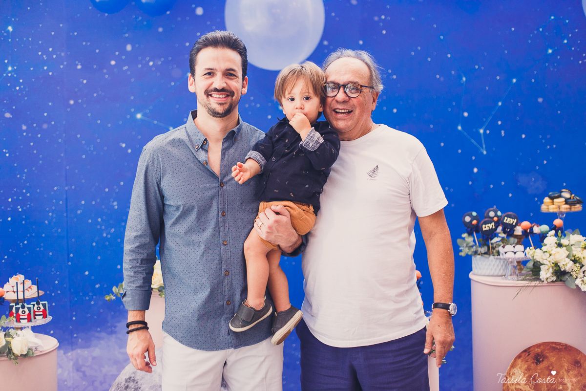 chá de bebê super diferente, da blogueira Thanandra, mãe do josé e levi, mãe de dois, chá de bebê todo azul, tema universo, tema constelação, fotografia de chá de bebê em vitória, ideia para chá de bebê super diferente, tássila costa fotografia 