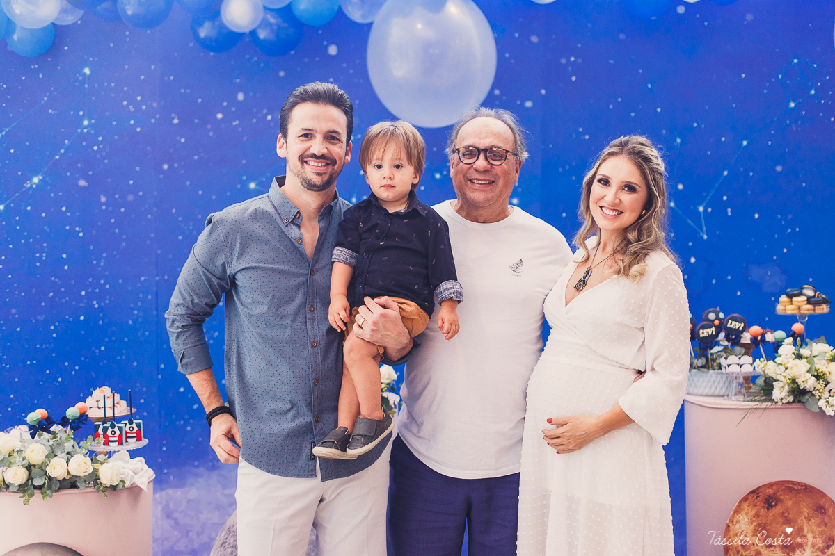 chá de bebê super diferente, da blogueira Thanandra, mãe do josé e levi, mãe de dois, chá de bebê todo azul, tema universo, tema constelação, fotografia de chá de bebê em vitória, ideia para chá de bebê super diferente, tássila costa fotografia 
