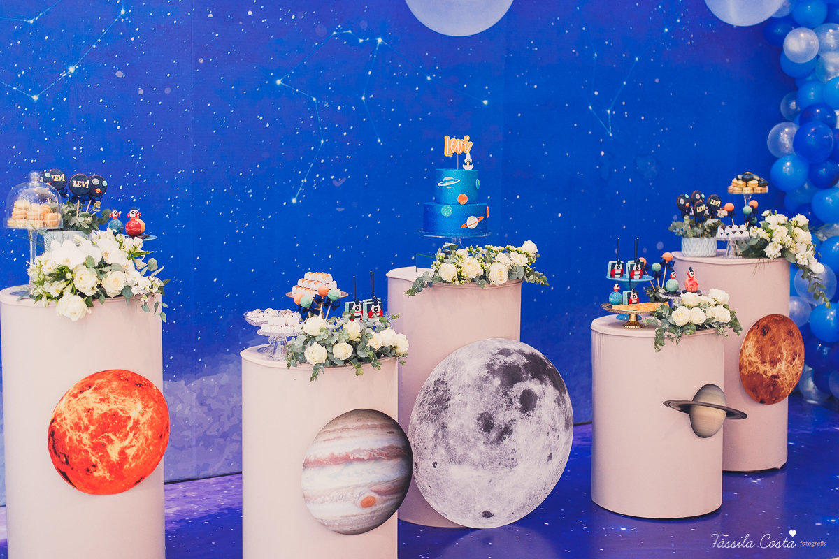 chá de bebê super diferente, da blogueira Thanandra, mãe do josé e levi, mãe de dois, chá de bebê todo azul, tema universo, tema constelação, fotografia de chá de bebê em vitória, ideia para chá de bebê super diferente, tássila costa fotografia 