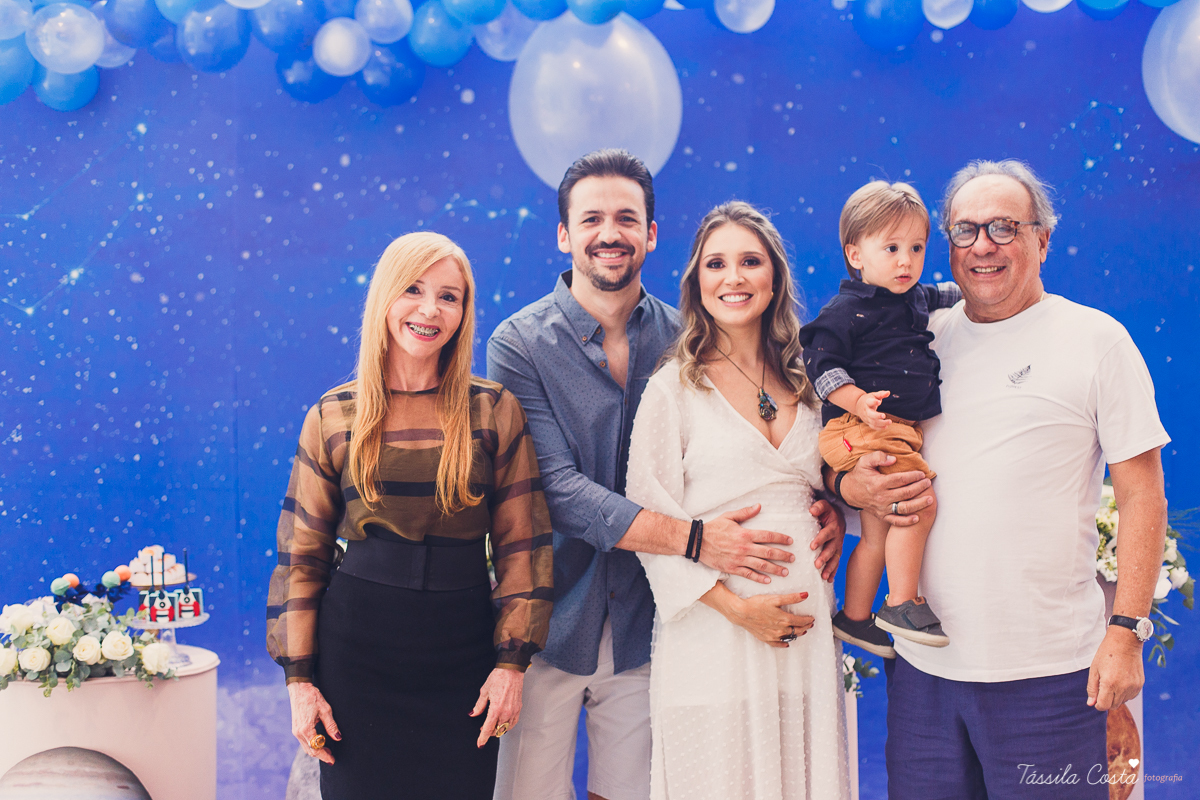 chá de bebê super diferente, da blogueira Thanandra, mãe do josé e levi, mãe de dois, chá de bebê todo azul, tema universo, tema constelação, fotografia de chá de bebê em vitória, ideia para chá de bebê super diferente, tássila costa fotografia 