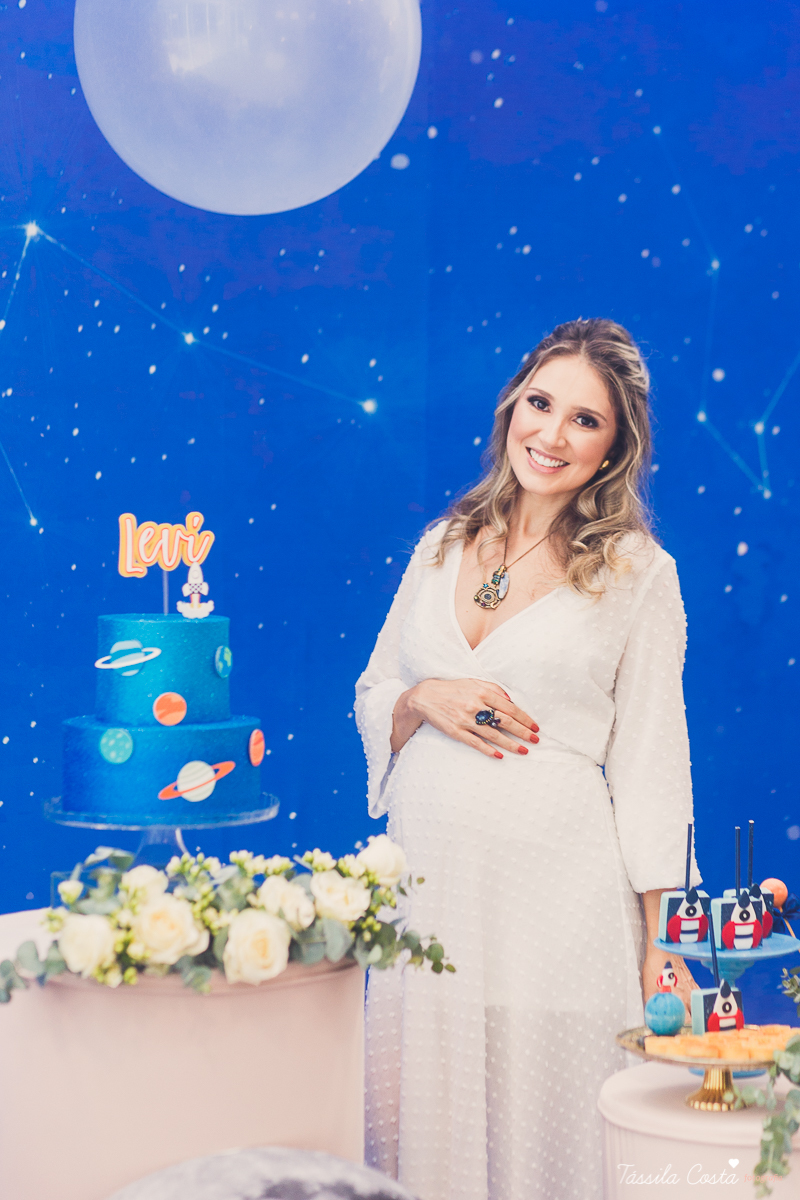 chá de bebê super diferente, da blogueira Thanandra, mãe do josé e levi, mãe de dois, chá de bebê todo azul, tema universo, tema constelação, fotografia de chá de bebê em vitória, ideia para chá de bebê super diferente, tássila costa fotografia 