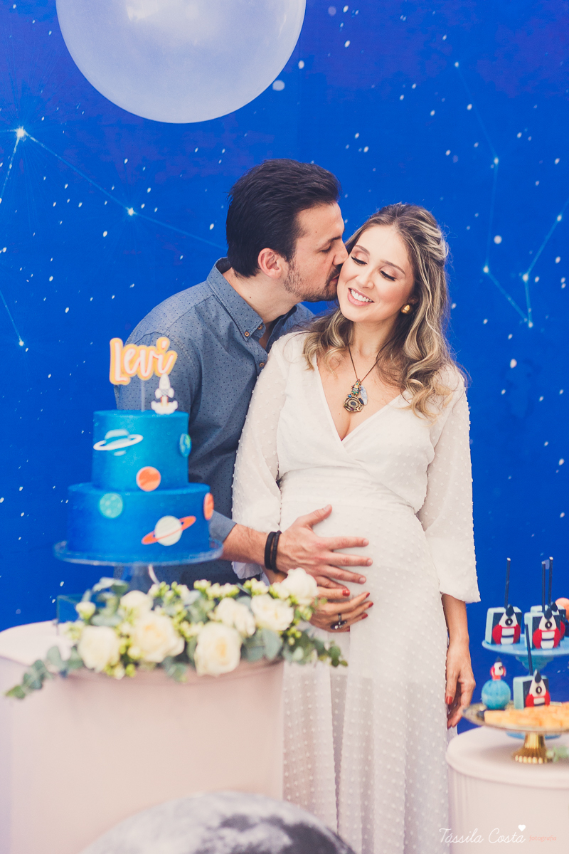 chá de bebê super diferente, da blogueira Thanandra, mãe do josé e levi, mãe de dois, chá de bebê todo azul, tema universo, tema constelação, fotografia de chá de bebê em vitória, ideia para chá de bebê super diferente, tássila costa fotografia 