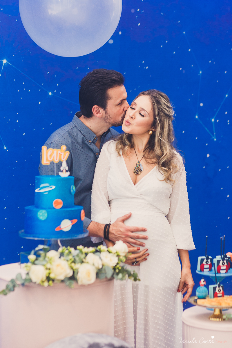 chá de bebê super diferente, da blogueira Thanandra, mãe do josé e levi, mãe de dois, chá de bebê todo azul, tema universo, tema constelação, fotografia de chá de bebê em vitória, ideia para chá de bebê super diferente, tássila costa fotografia 