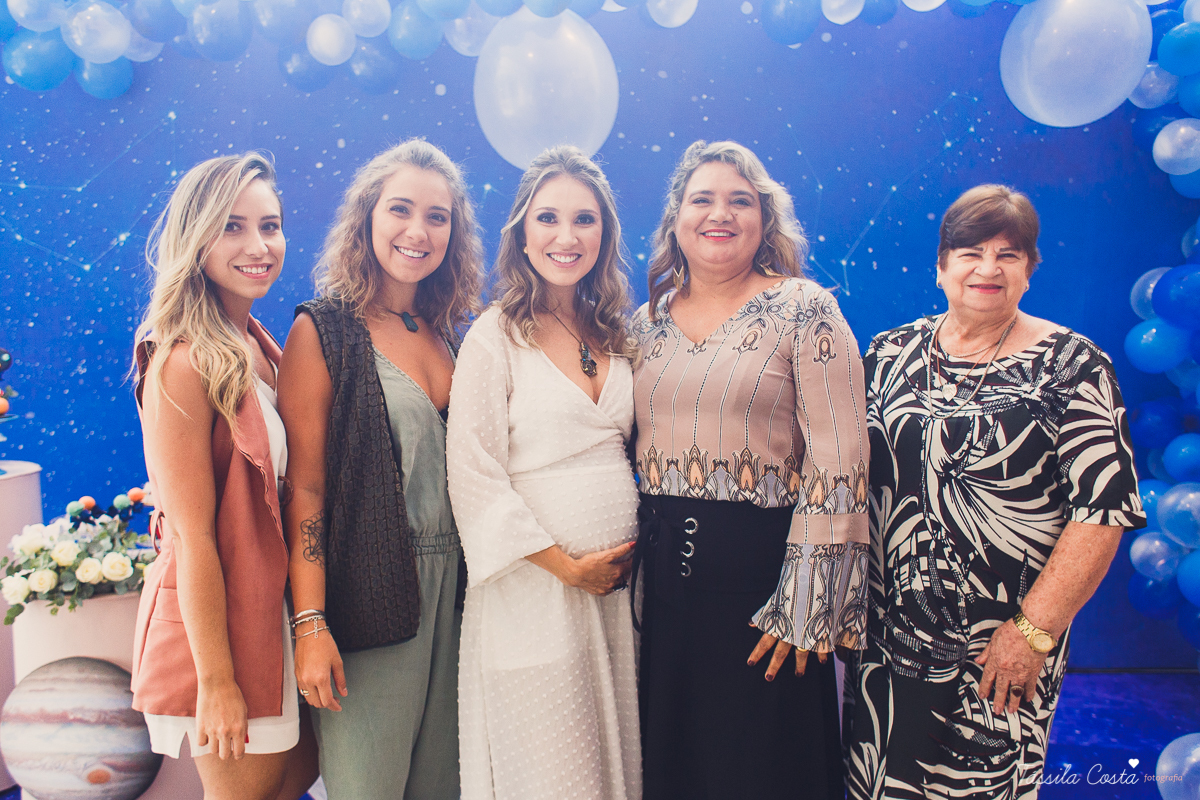 chá de bebê super diferente, da blogueira Thanandra, mãe do josé e levi, mãe de dois, chá de bebê todo azul, tema universo, tema constelação, fotografia de chá de bebê em vitória, ideia para chá de bebê super diferente, tássila costa fotografia 