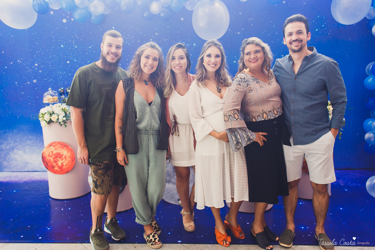 chá de bebê super diferente, da blogueira Thanandra, mãe do josé e levi, mãe de dois, chá de bebê todo azul, tema universo, tema constelação, fotografia de chá de bebê em vitória, ideia para chá de bebê super diferente, tássila costa fotografia 
