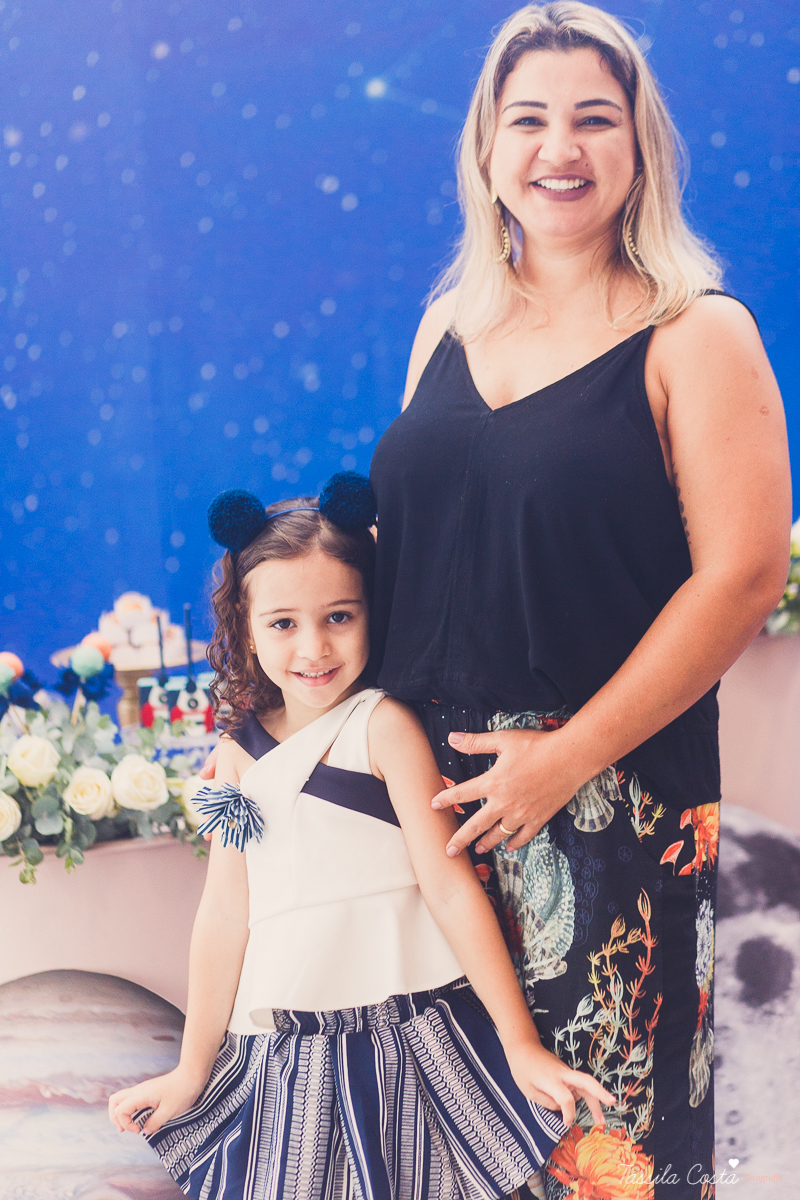 chá de bebê super diferente, da blogueira Thanandra, mãe do josé e levi, mãe de dois, chá de bebê todo azul, tema universo, tema constelação, fotografia de chá de bebê em vitória, ideia para chá de bebê super diferente, tássila costa fotografia 