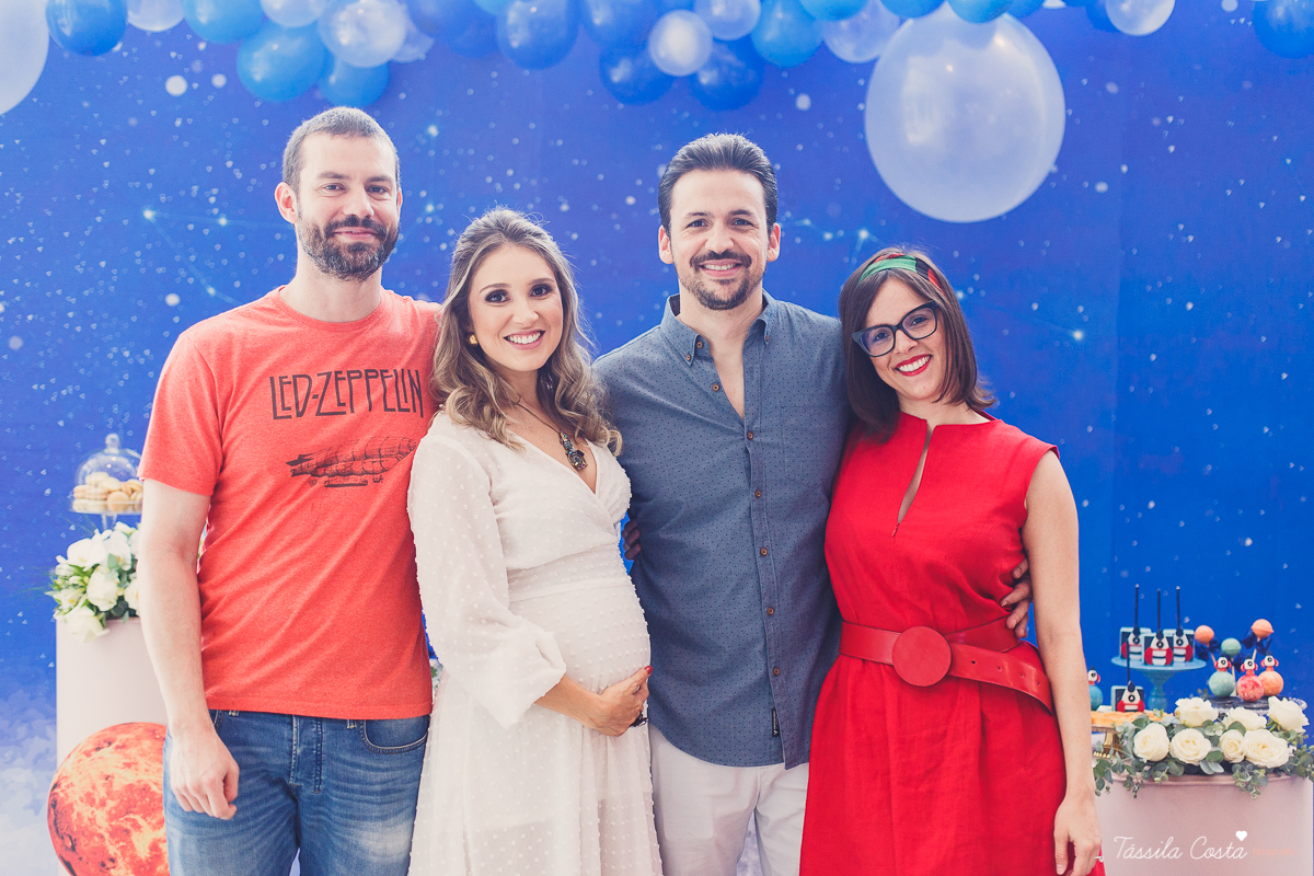 chá de bebê super diferente, da blogueira Thanandra, mãe do josé e levi, mãe de dois, chá de bebê todo azul, tema universo, tema constelação, fotografia de chá de bebê em vitória, ideia para chá de bebê super diferente, tássila costa fotografia 