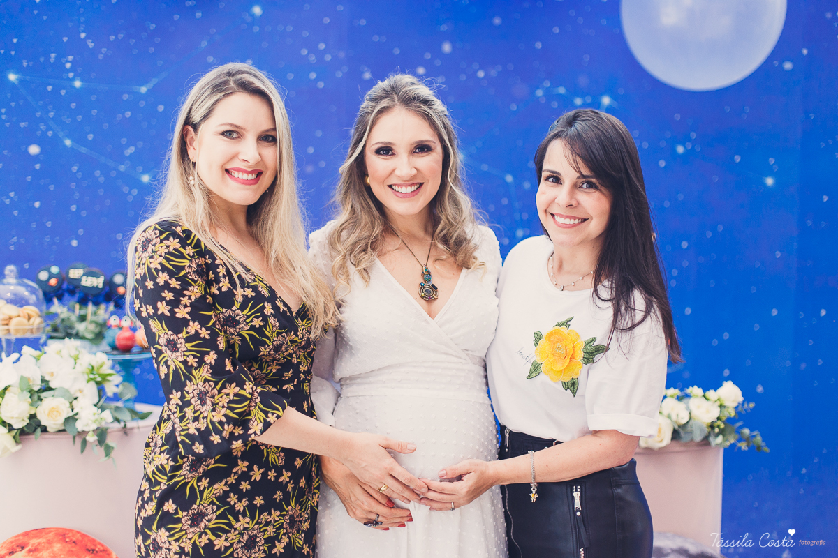 chá de bebê super diferente, da blogueira Thanandra, mãe do josé e levi, mãe de dois, chá de bebê todo azul, tema universo, tema constelação, fotografia de chá de bebê em vitória, ideia para chá de bebê super diferente, tássila costa fotografia 