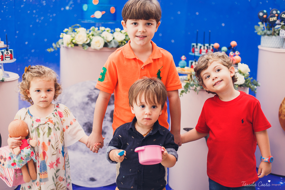 chá de bebê super diferente, da blogueira Thanandra, mãe do josé e levi, mãe de dois, chá de bebê todo azul, tema universo, tema constelação, fotografia de chá de bebê em vitória, ideia para chá de bebê super diferente, tássila costa fotografia 
