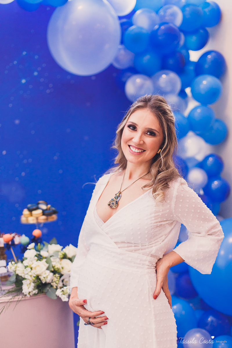 chá de bebê super diferente, da blogueira Thanandra, mãe do josé e levi, mãe de dois, chá de bebê todo azul, tema universo, tema constelação, fotografia de chá de bebê em vitória, ideia para chá de bebê super diferente, tássila costa fotografia 
