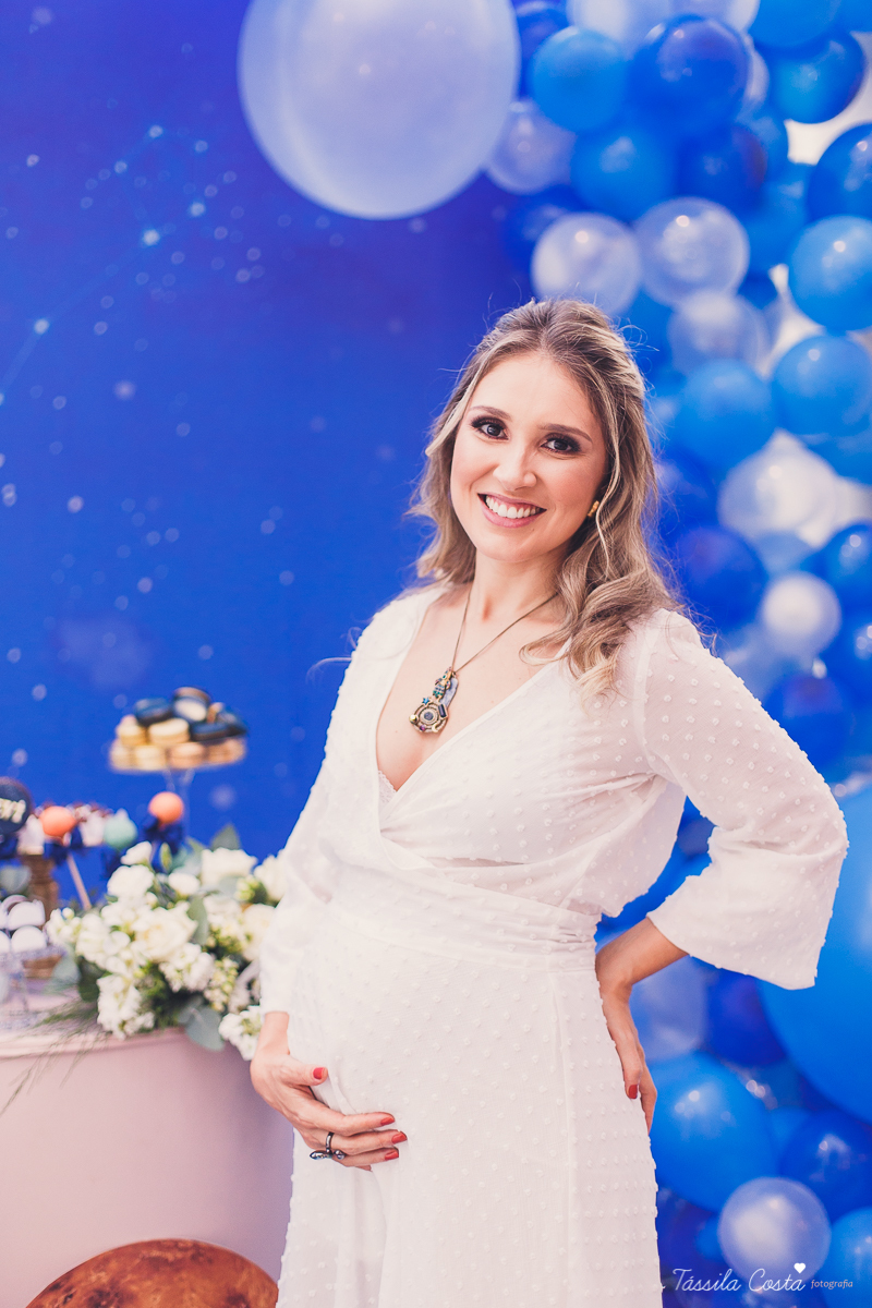 chá de bebê super diferente, da blogueira Thanandra, mãe do josé e levi, mãe de dois, chá de bebê todo azul, tema universo, tema constelação, fotografia de chá de bebê em vitória, ideia para chá de bebê super diferente, tássila costa fotografia 