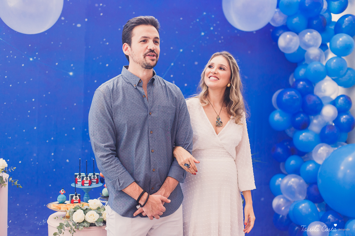 chá de bebê super diferente, da blogueira Thanandra, mãe do josé e levi, mãe de dois, chá de bebê todo azul, tema universo, tema constelação, fotografia de chá de bebê em vitória, ideia para chá de bebê super diferente, tássila costa fotografia 