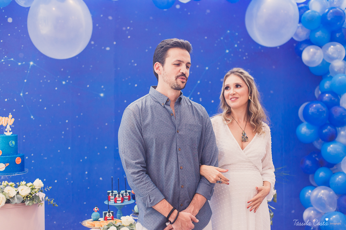 chá de bebê super diferente, da blogueira Thanandra, mãe do josé e levi, mãe de dois, chá de bebê todo azul, tema universo, tema constelação, fotografia de chá de bebê em vitória, ideia para chá de bebê super diferente, tássila costa fotografia 