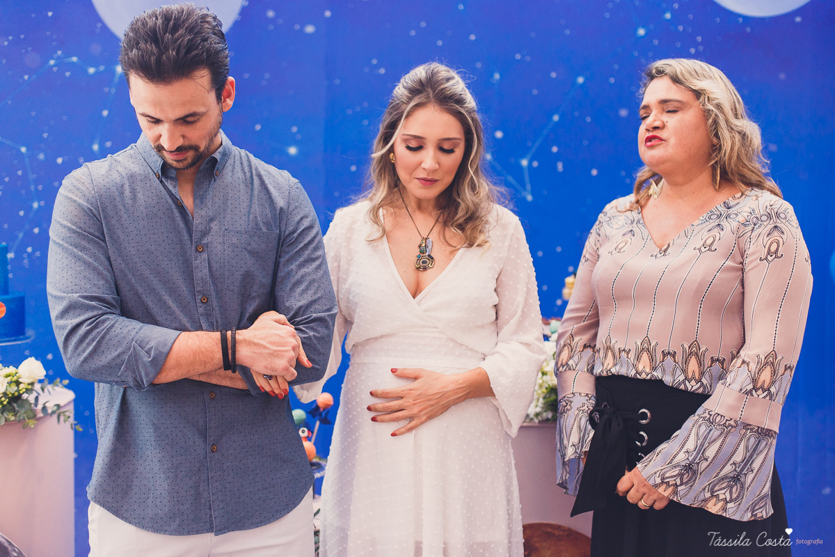 chá de bebê super diferente, da blogueira Thanandra, mãe do josé e levi, mãe de dois, chá de bebê todo azul, tema universo, tema constelação, fotografia de chá de bebê em vitória, ideia para chá de bebê super diferente, tássila costa fotografia 