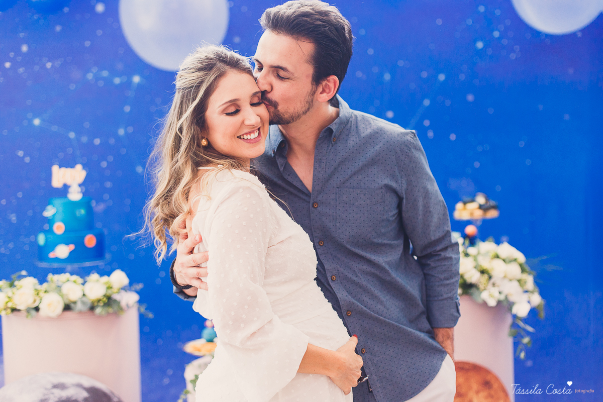 chá de bebê super diferente, da blogueira Thanandra, mãe do josé e levi, mãe de dois, chá de bebê todo azul, tema universo, tema constelação, fotografia de chá de bebê em vitória, ideia para chá de bebê super diferente, tássila costa fotografia 