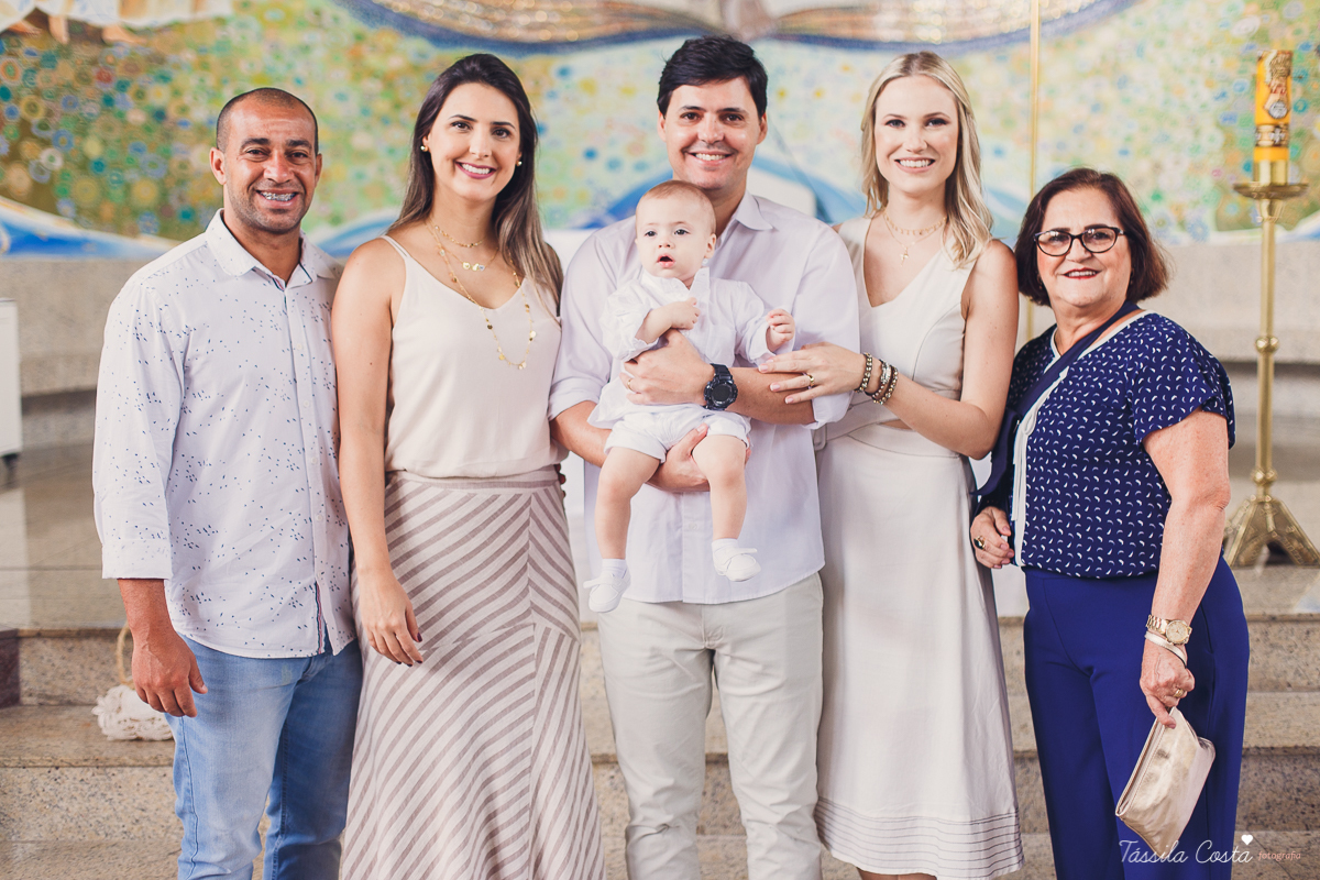 batizado do Davi, batizado no Santuário de Fátima, no Bairro de Fátima, em Vitória ES, fotografia de batizado em Vitória ES, decoração de almoço de batizado, batizado de menino, o que vestir no batizado do meu filho, batizando meu bebê de 9 meses, tássila