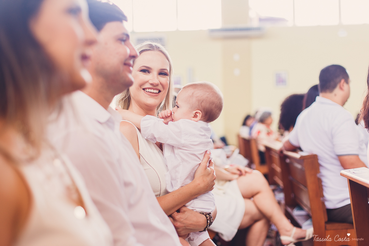 batizado do Davi, batizado no Santuário de Fátima, no Bairro de Fátima, em Vitória ES, fotografia de batizado em Vitória ES, decoração de almoço de batizado, batizado de menino, o que vestir no batizado do meu filho, batizando meu bebê de 9 meses, tássila