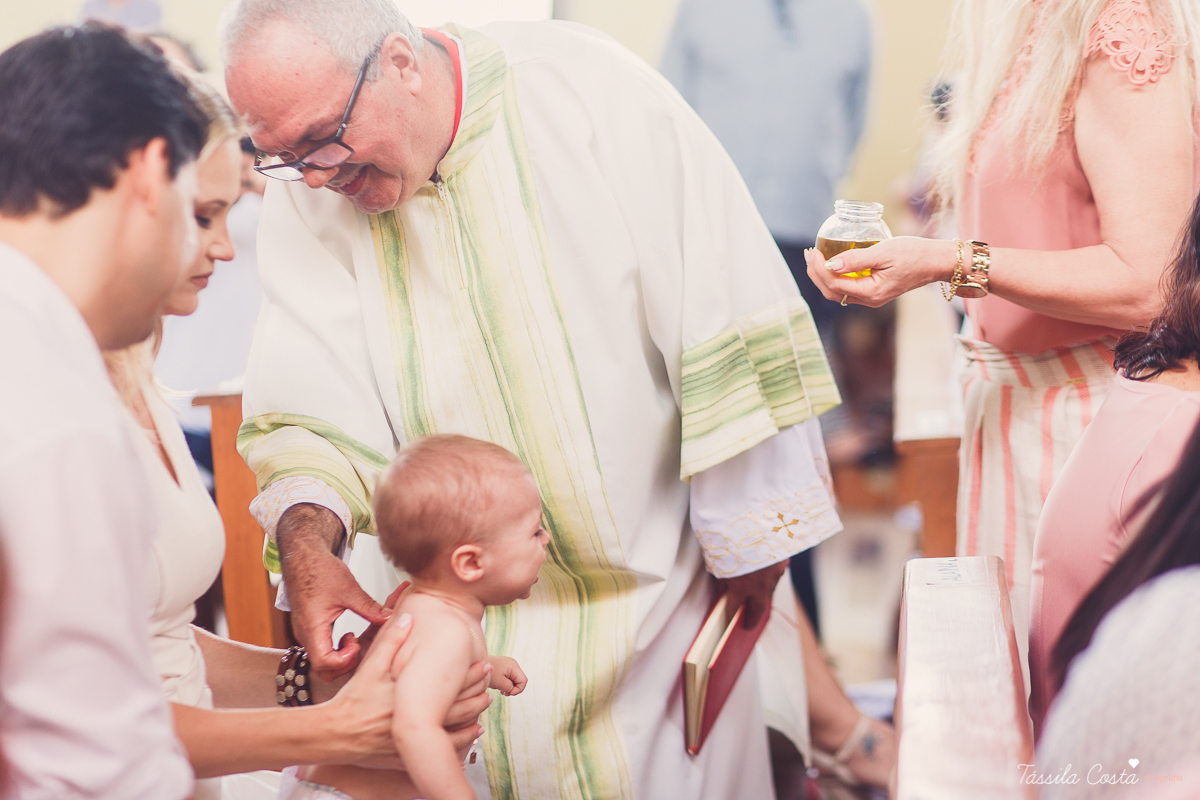 batizado do Davi, batizado no Santuário de Fátima, no Bairro de Fátima, em Vitória ES, fotografia de batizado em Vitória ES, decoração de almoço de batizado, batizado de menino, o que vestir no batizado do meu filho, batizando meu bebê de 9 meses, tássila