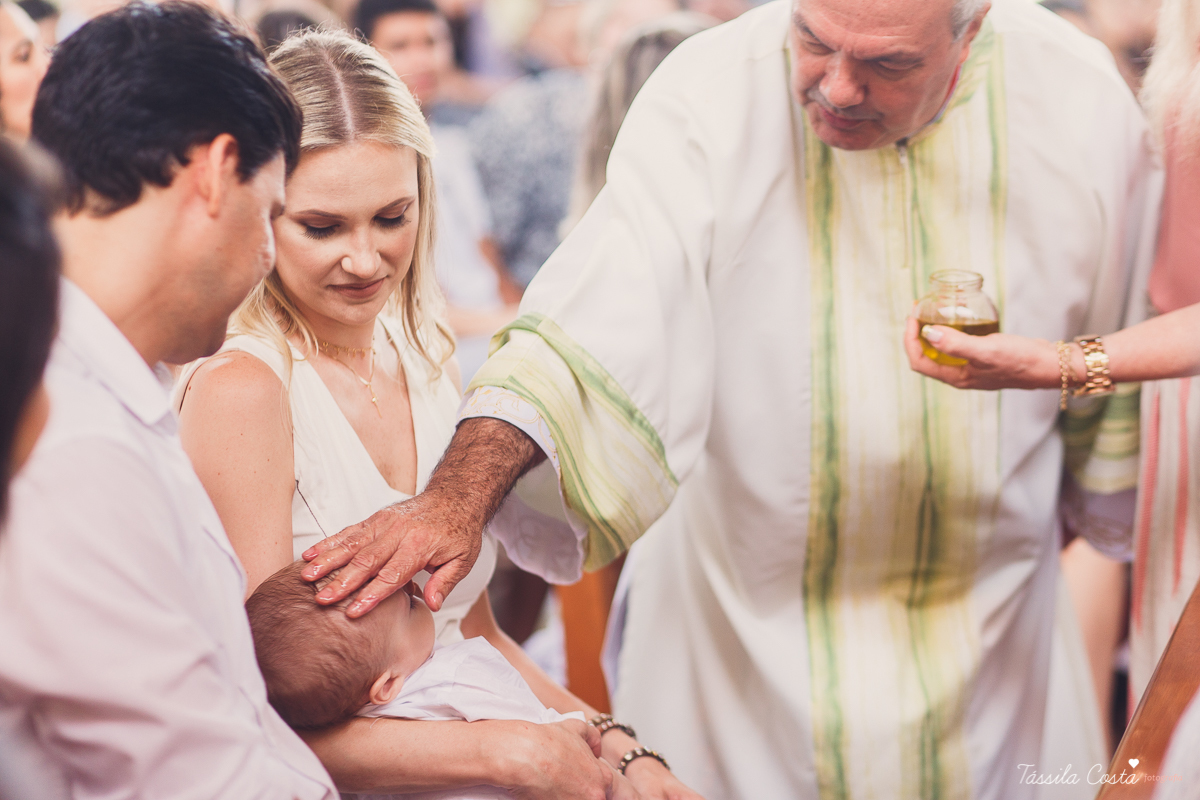 batizado do Davi, batizado no Santuário de Fátima, no Bairro de Fátima, em Vitória ES, fotografia de batizado em Vitória ES, decoração de almoço de batizado, batizado de menino, o que vestir no batizado do meu filho, batizando meu bebê de 9 meses, tássila