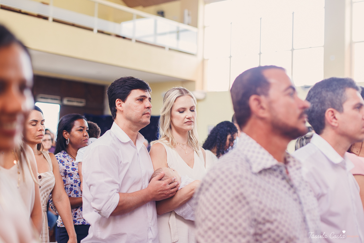 batizado do Davi, batizado no Santuário de Fátima, no Bairro de Fátima, em Vitória ES, fotografia de batizado em Vitória ES, decoração de almoço de batizado, batizado de menino, o que vestir no batizado do meu filho, batizando meu bebê de 9 meses, tássila