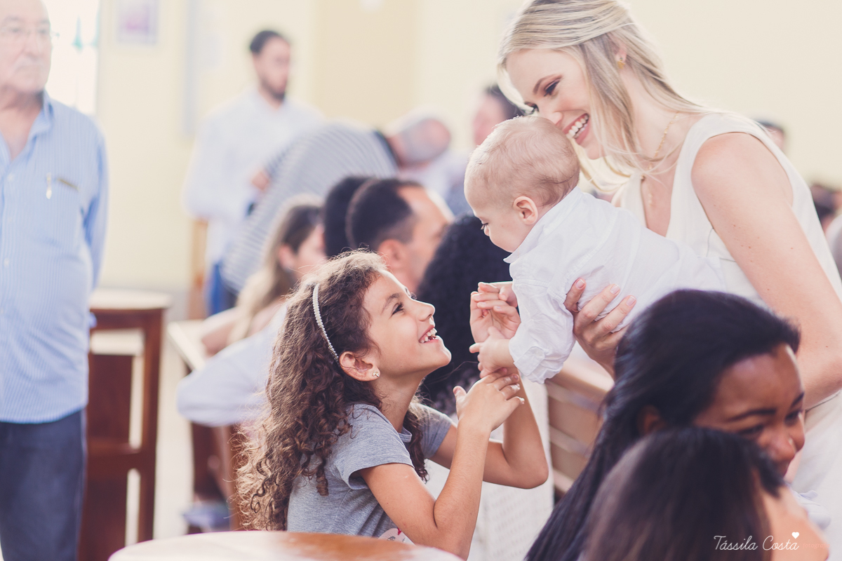 batizado do Davi, batizado no Santuário de Fátima, no Bairro de Fátima, em Vitória ES, fotografia de batizado em Vitória ES, decoração de almoço de batizado, batizado de menino, o que vestir no batizado do meu filho, batizando meu bebê de 9 meses, tássila