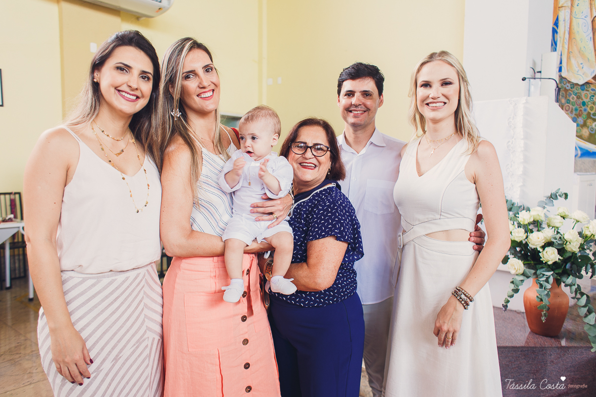 batizado do Davi, batizado no Santuário de Fátima, no Bairro de Fátima, em Vitória ES, fotografia de batizado em Vitória ES, decoração de almoço de batizado, batizado de menino, o que vestir no batizado do meu filho, batizando meu bebê de 9 meses, tássila