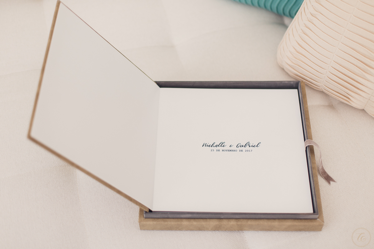 álbum 30x30, em couro, fotografia de casamento em vila velha es, álbum em laminação UV, ideia para lâminas de álbum, álbum encadernado de alta qualidade